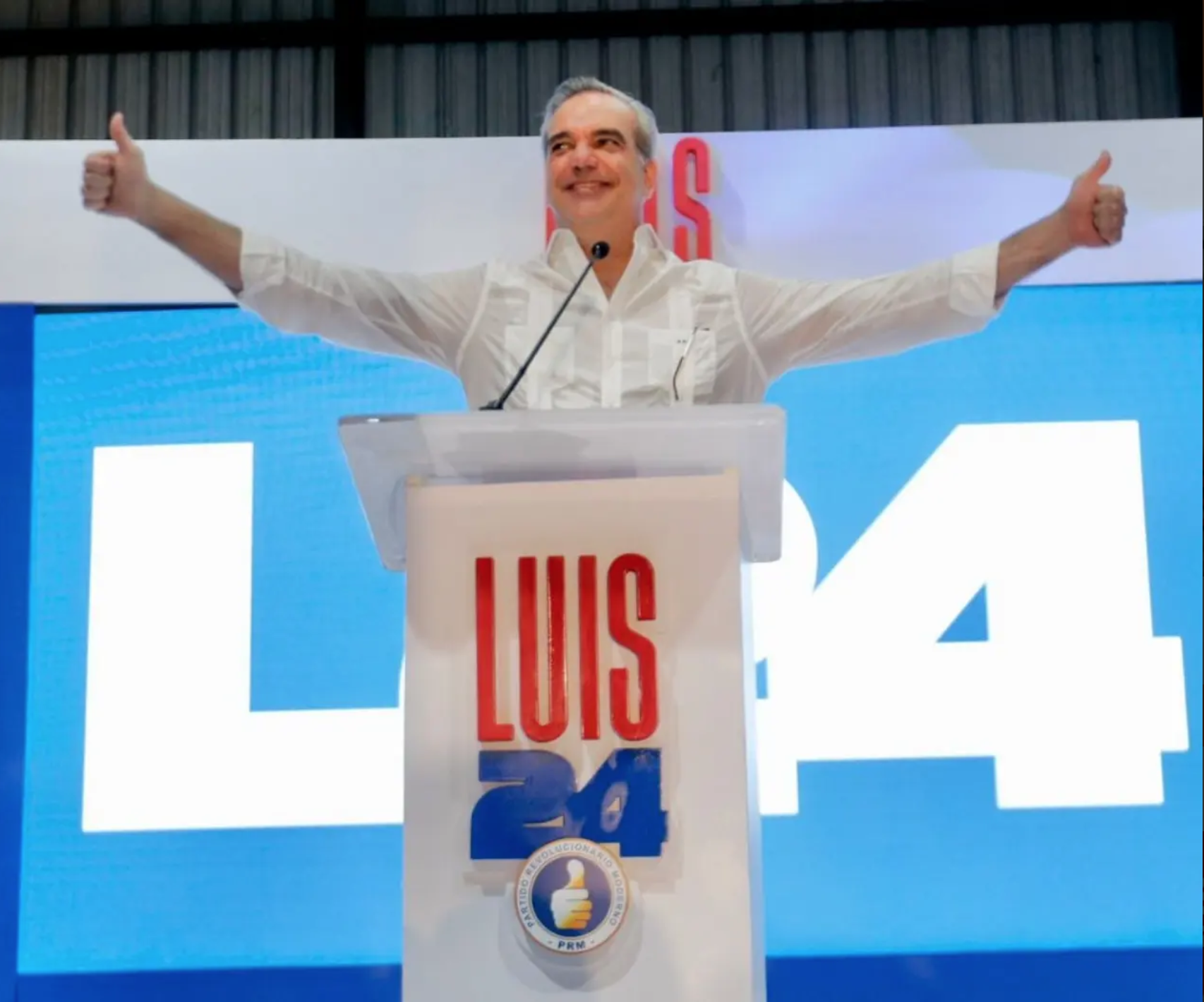 Abinader creció en la política cediendo y en medio de crisis