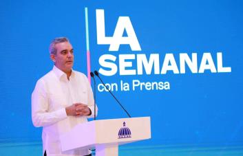 Abinader viola regla de LA Semanal con la Prensa y habla de política.