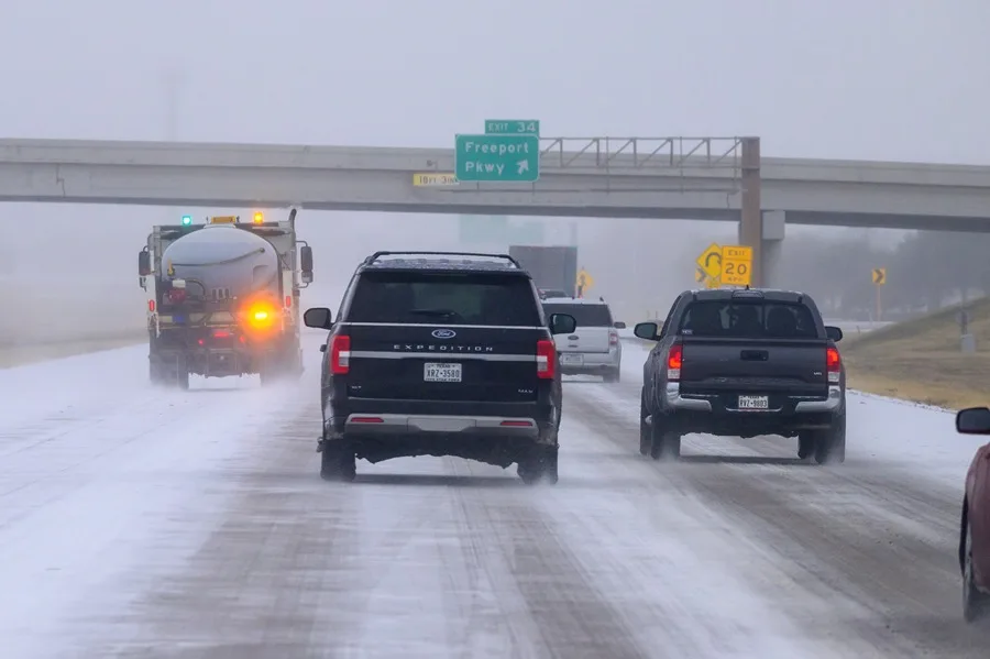 Casi la mitad de Estados Unidos declara emergencia por la temporal de nieve y hielo