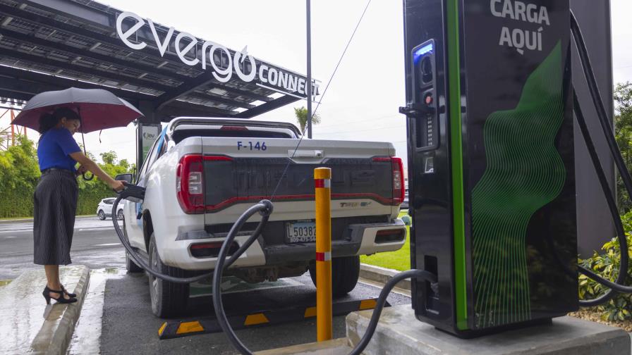 Cuatro naciones se disputan las exportaciones de vehículos eléctricos e híbridos a RD