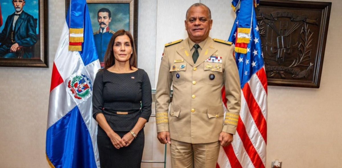 Embajadora visita ministro de Defensa