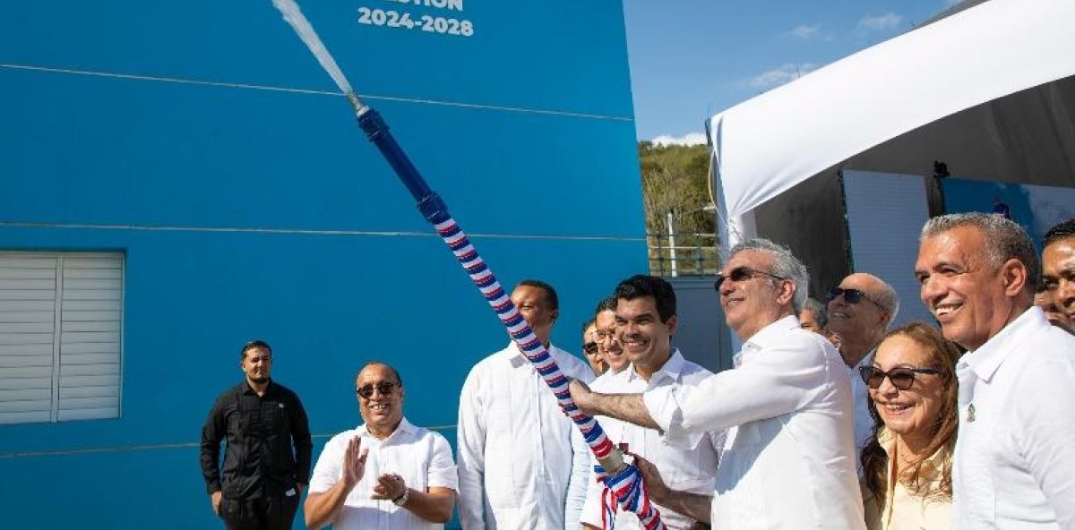 Gobierno inaugura acueducto Navarrete tras décadas espera