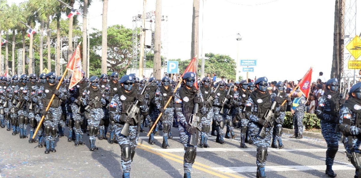 Muestran en el desfile en el malecón destreza y modernidad