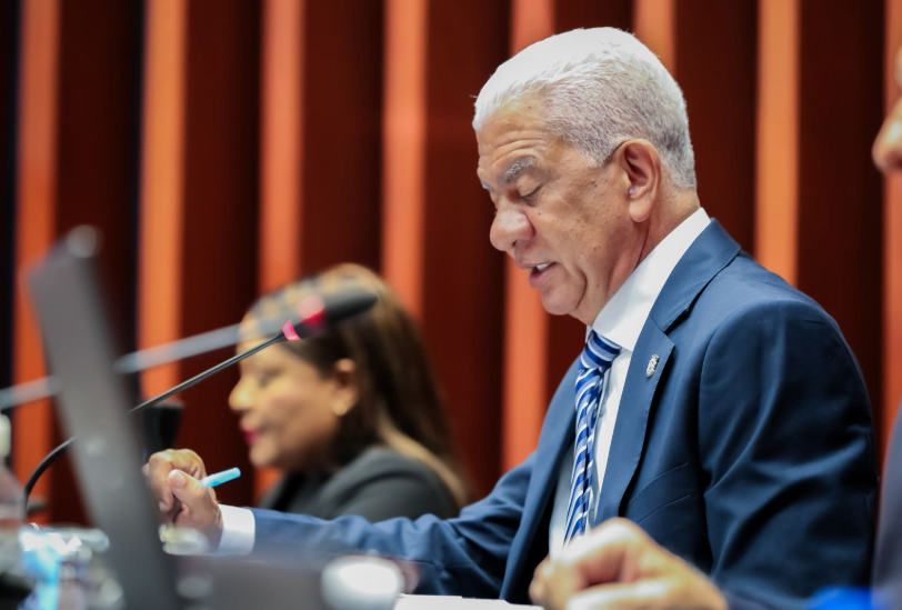 Ricardo de los Santos promete acelerar reformas clave y legisladores trabajarán “a todo vapor” en agenda priorizada