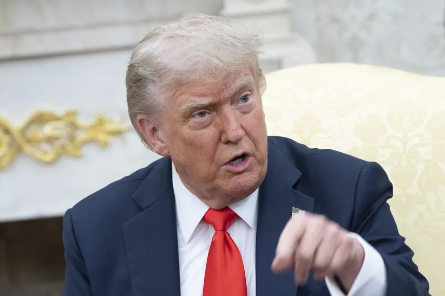 Trump evalúa posibles ataques a Irán, según CBS