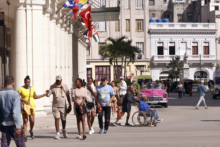 Cuba afronta el asedio petrolero de EE.UU. con un duro paquete de medidas