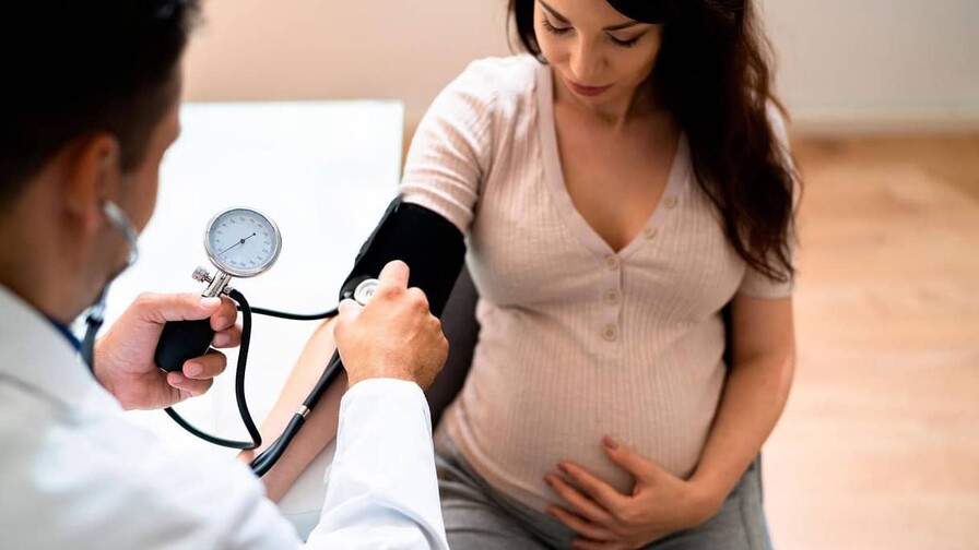 Estudios apuntan efectos de preeclampsia en el sistema cardiovascular tras años del parto