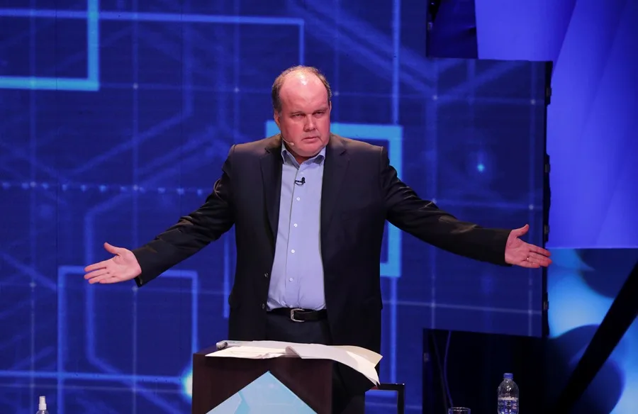 Un candidato presidencial de Perú plantea dar tarjeta de identidad a fetos y una cárcel con culebras