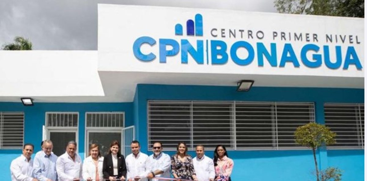 Vicepresidenta Peña entrega dos centros de salud