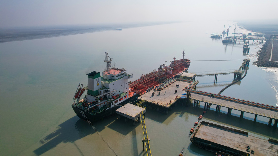 Irak anuncia el cierre de sus puertos petroleros