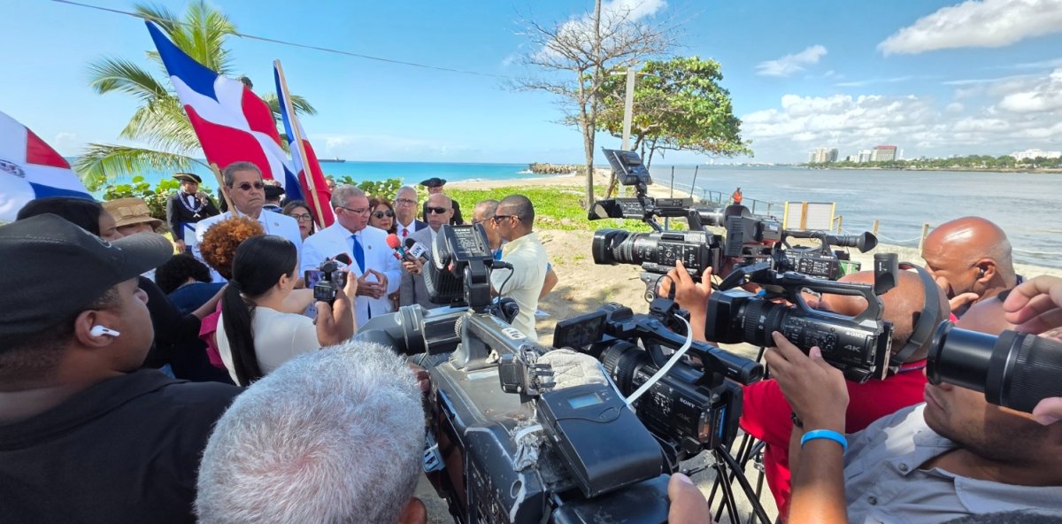 Instituto Duartiano y Armada conmemoran 182 años del retorno de Duarte