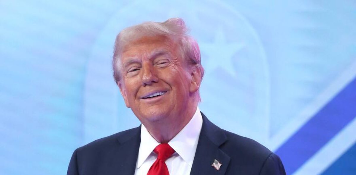 Donald Trump dice alegrarse de la muerte del exfiscal que le investigó por la supuesta trama rusa