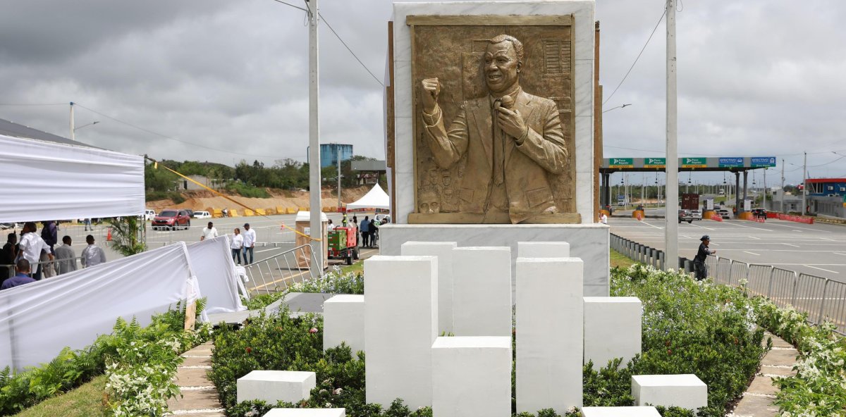 El Gobierno renombra avenida Ecológica como José Francisco Peña Gómez en SDE