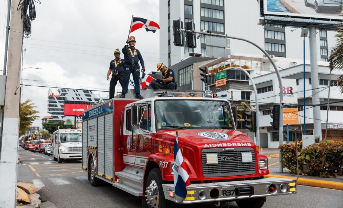Bomberos del DN realiza su tradicional desfile de camiones