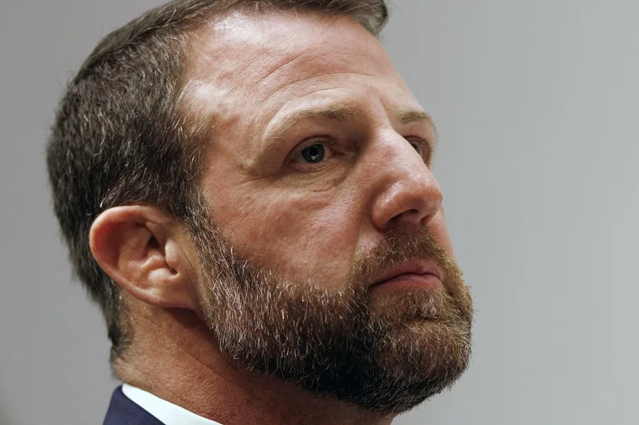 Markwayne Mullin es el nuevo director del Departamento de Seguridad Nacional de EE.UU.