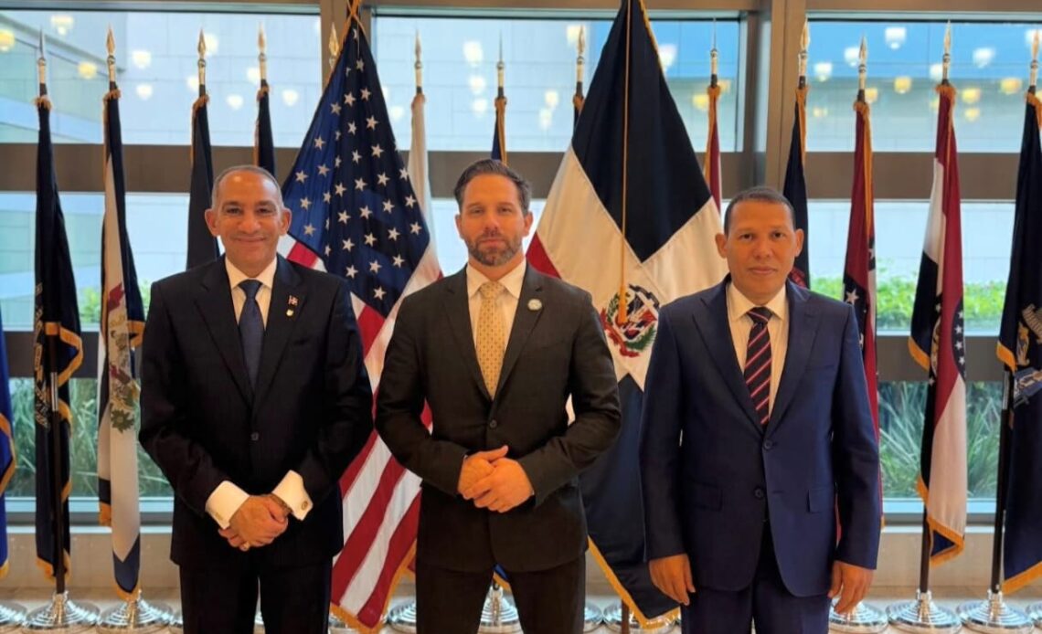 Departamento de Guerra EE.UU. y RD intensifican cooperación contra narcoterroristas en el Caribe