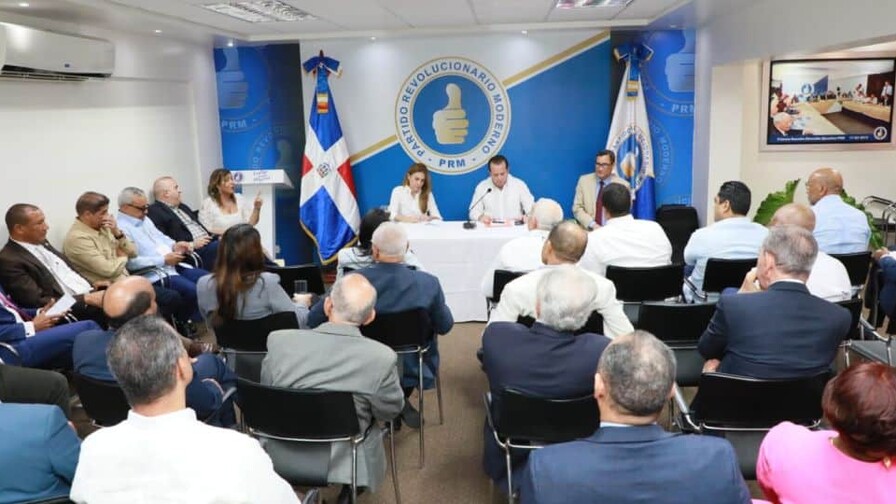 El PRM redefine su dirigencia con un método de «consenso» que divide al partido
