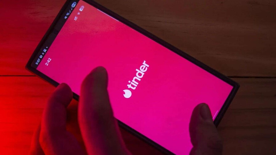 Tinder incorpora más IA a la aplicación para crear ‘matches’ «más personalizados»