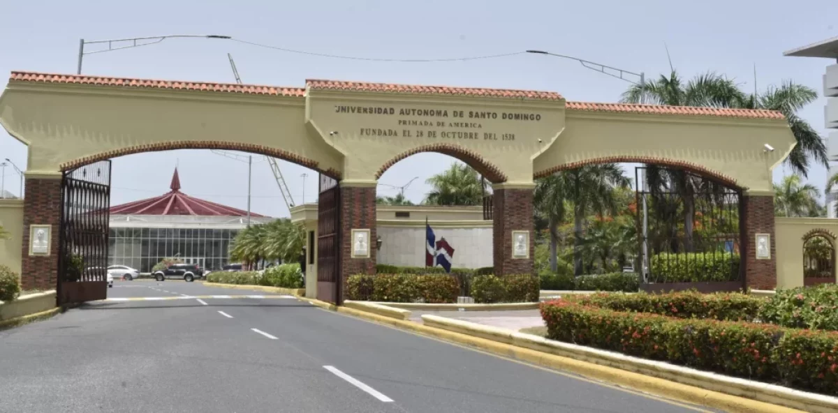 La UASD suspende clases por fuertes lluvias en Santo Domingo