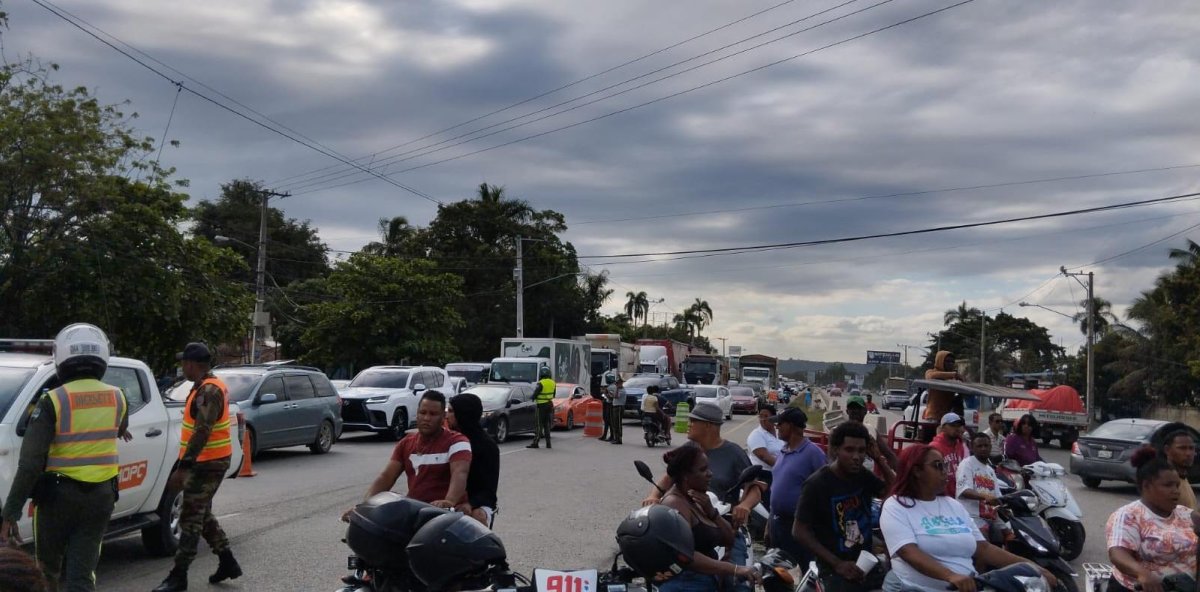 Digesett cierra tránsito en el cruce de Las Maras, en La Vega