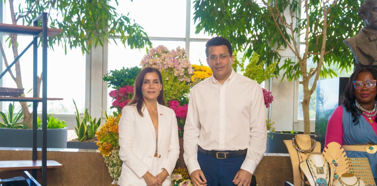 Ministro de Turismo recibe visita especial de embajadora de Estados Unidos en el país