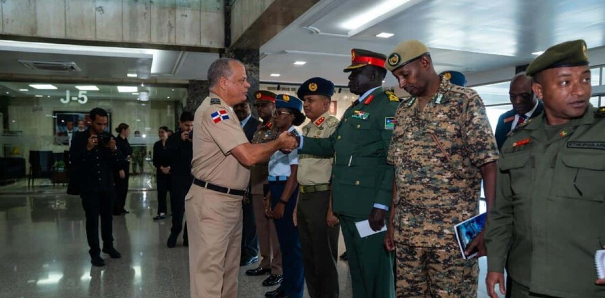 Defensa recibe delegación Kenia para intercambio estratégico