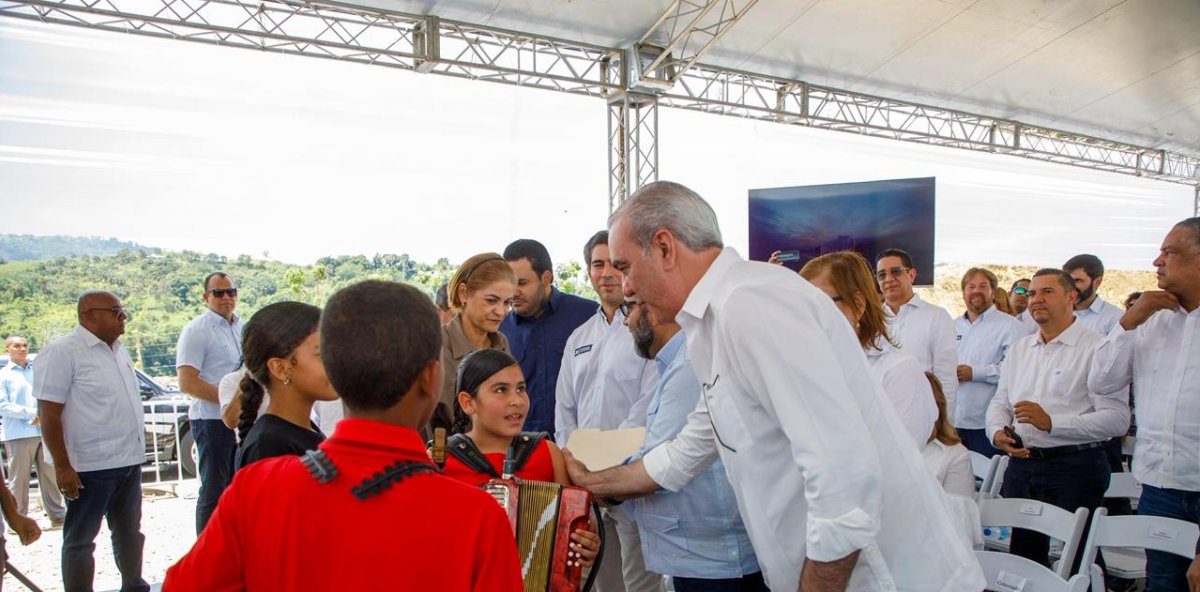 Luis Abinader inaugura carretera Tavera–Jarabacoa tras más de 50 años de espera