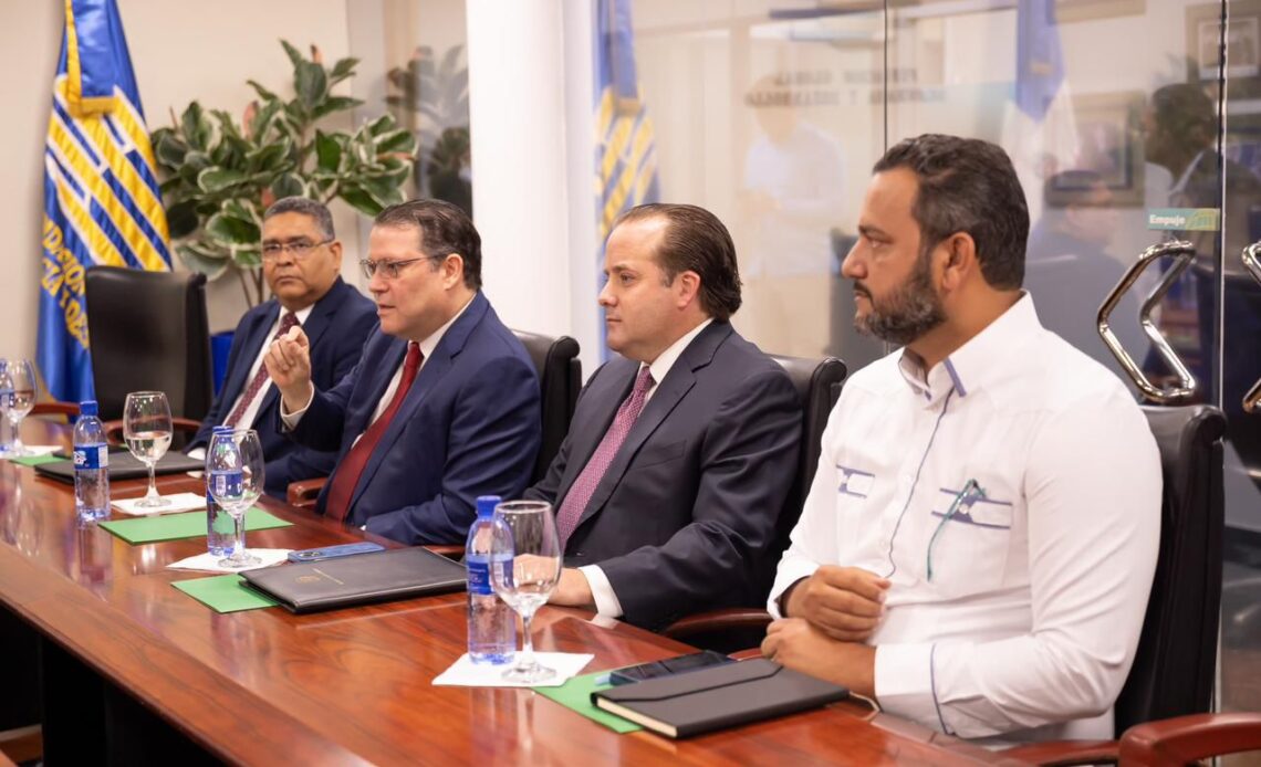 Paliza llama a la unidad nacional por crisis global durante reunión con Leonel