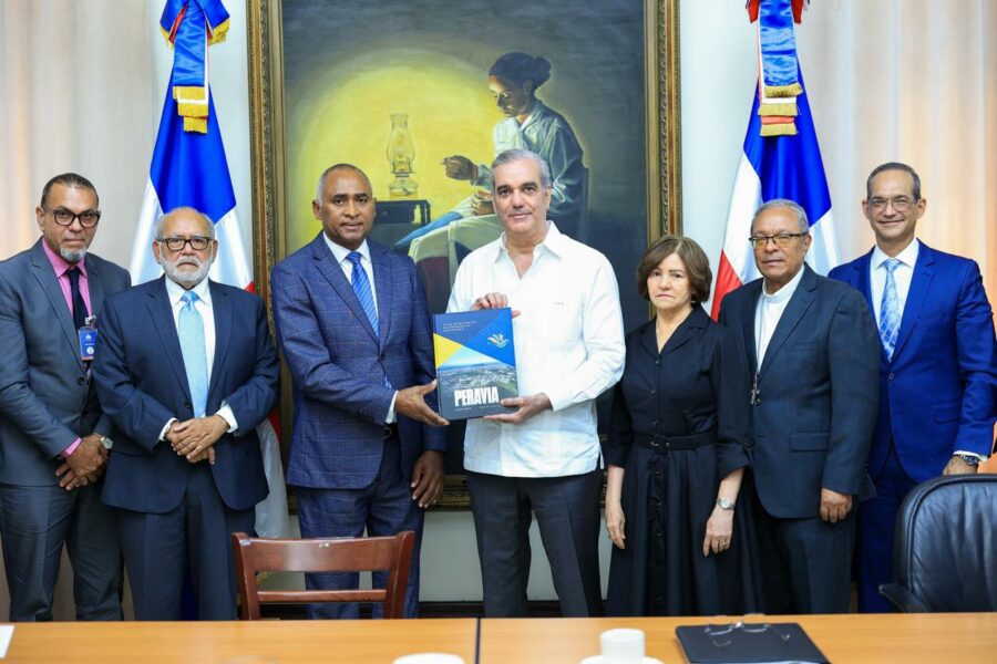 Abinader respalda Plan Estratégico Peravia 2025-2055 tras reunión con Julito Fulcar