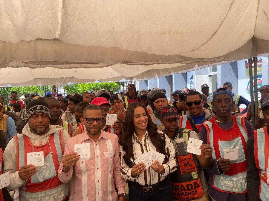 Unos 600 motoconchistas reciben bono de RD$1,500 para Semana Santa en SDN