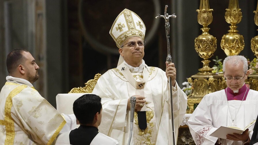 Papa León XIV llama a no ceder ante guerra e injusticia en su primera Vigilia de Sábado Santo