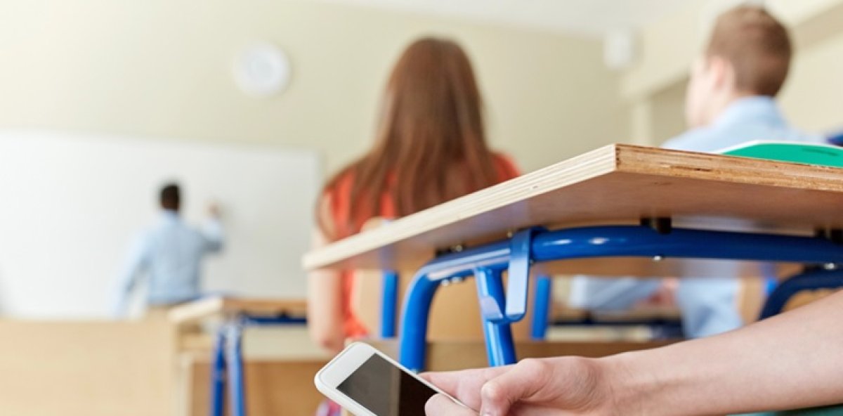 Nuevas reglas de Educación: prohibido celular en Inicial, restricciones en Primaria y uso regulado en Secundaria