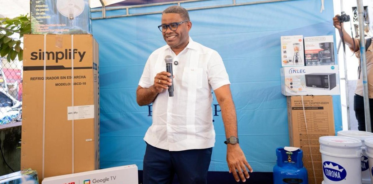Propeep realiza donación de enseres a la Defensa Civil en Santo Domingo Oeste