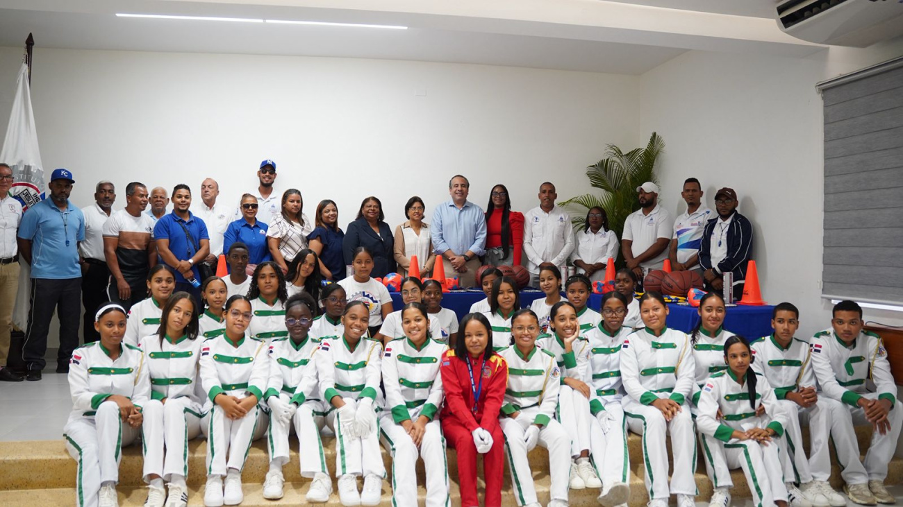 Inefi inicia histórica gira nacional de entrega de utilería deportiva