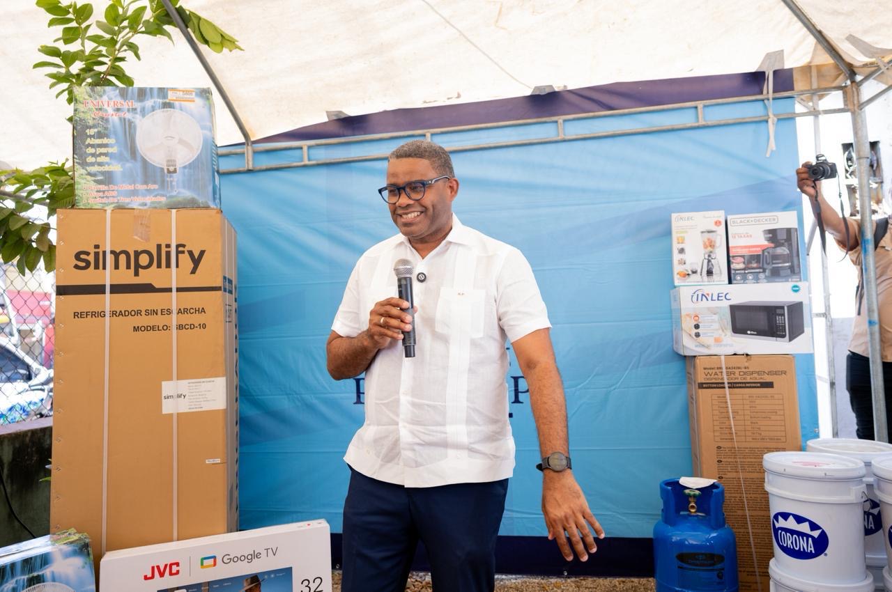 Propeep realiza donación de equipos a la Defensa Civil en Santo Domingo Oeste