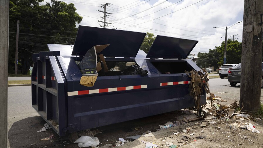 Ayuntamiento de Santo Domingo Norte instala 150 contenedores para basura; están a la espera 200 más