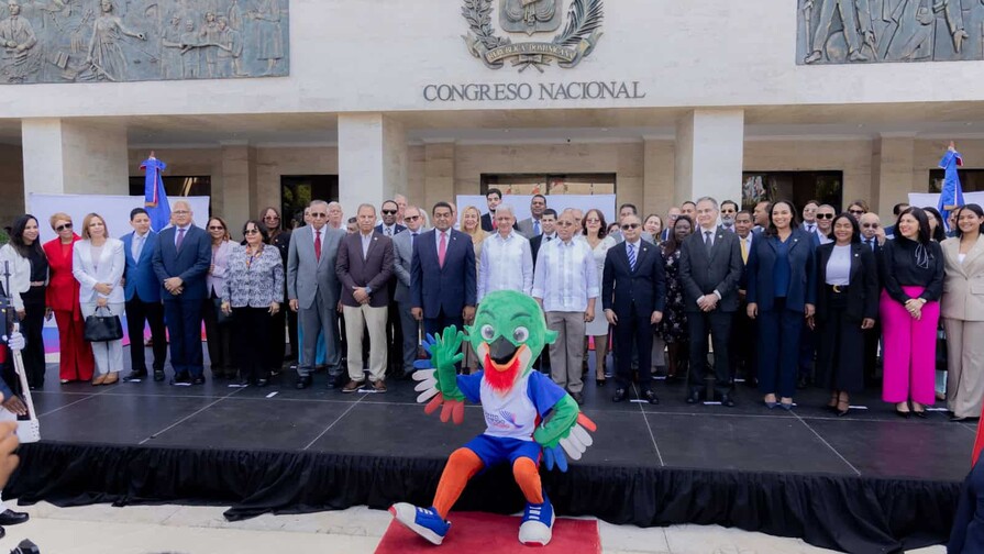 Antorcha de los XXV Juegos Centroamericanos y del Caribe pasa por el Senado de la República