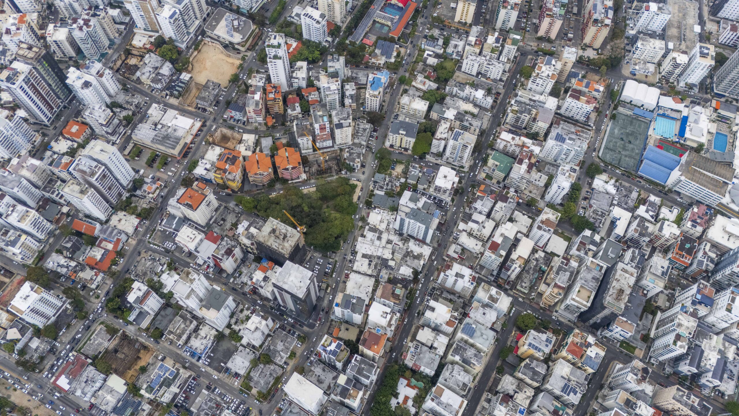 Santo Domingo en alerta: el cemento avanza y los espacios verdes desaparecen