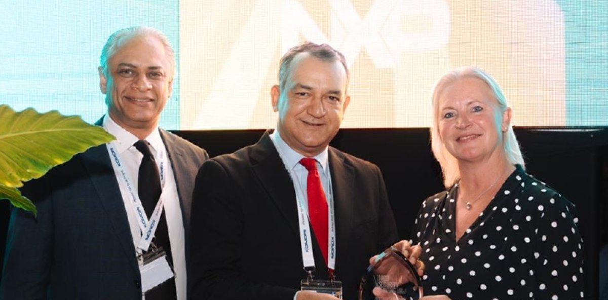 JCE recibe premio al mejor documento de identidad