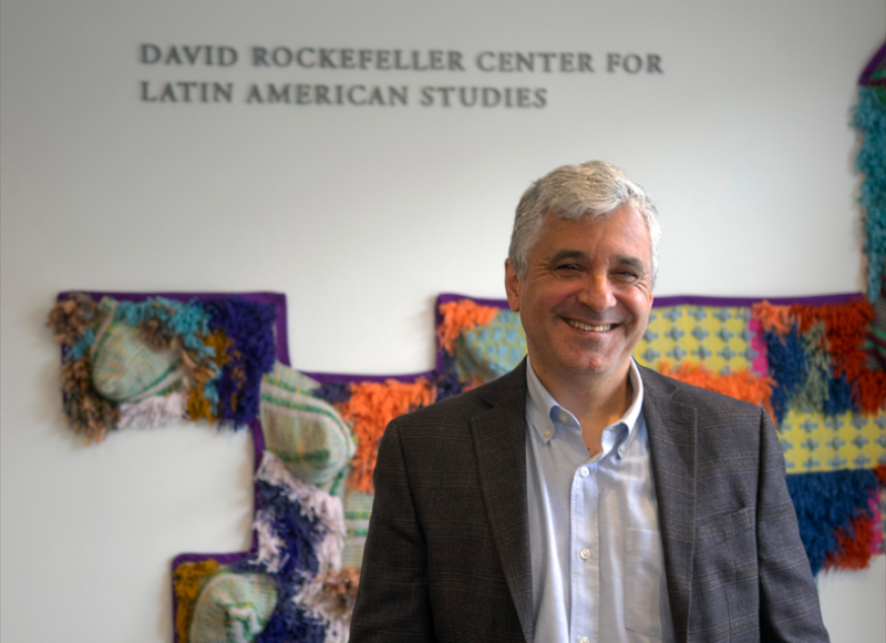 Steven Levitsky, experto de Harvard, llega a RD para analizar el futuro de la democracia en América Latina