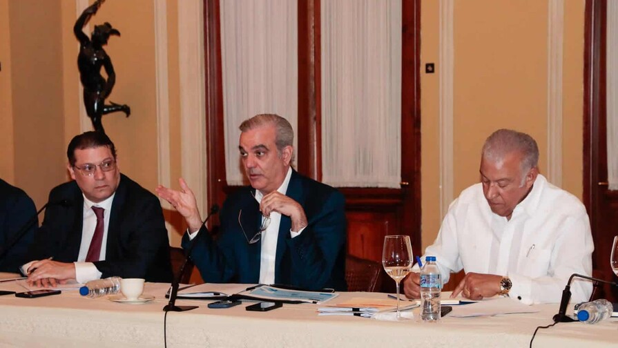 Abinader: cooperación con sectores productivos ha sido clave para preservar la estabilidad económica