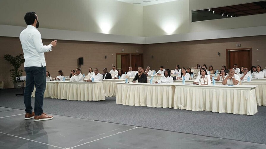 Mirex y el Inesdyc capacitan a periodistas en geopolítica y análisis estratégico