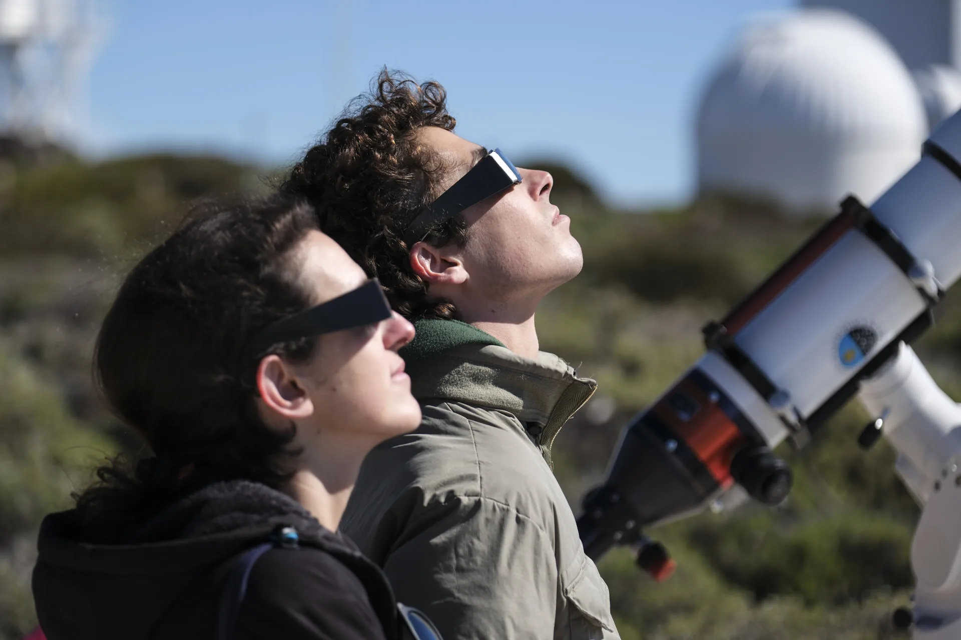 Proyectar la imagen del Sol en una superficie, el método más seguro para ver el eclipse