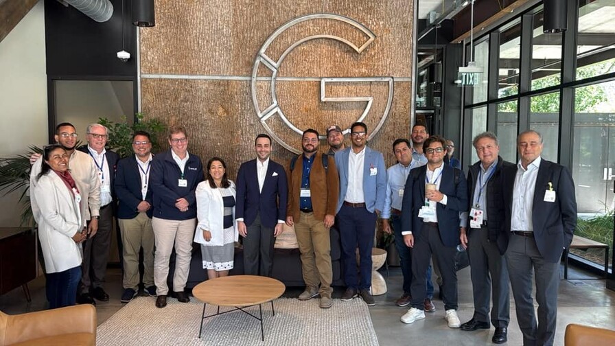 Empresarios dominicanos viajan al Silicon Valley para conocer el impacto de la IA en los negocios
