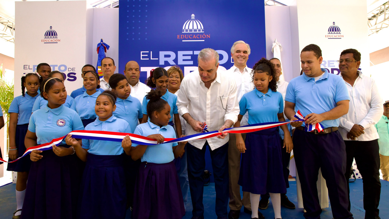 El presidente Abinader inaugura en Los Alcarrizos 26 nuevas aulas en el Liceo Ercilia Pepín para beneficiar a 960 estudiantes