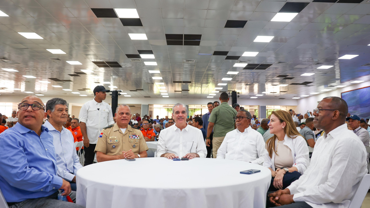 Presidente Abinader llama a los padres dominicanos a cuidar y proteger siempre a sus familias
