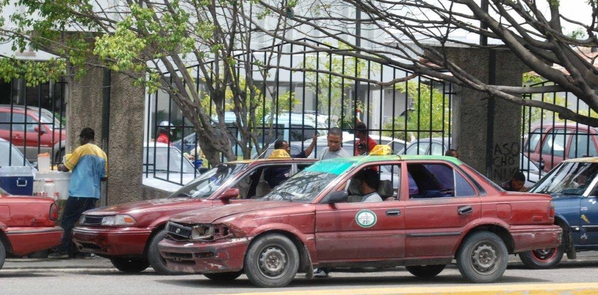 INTRANT dice que no ha autorizado aumento en tarifas del pasaje y exhorta a la población a no pagarlo