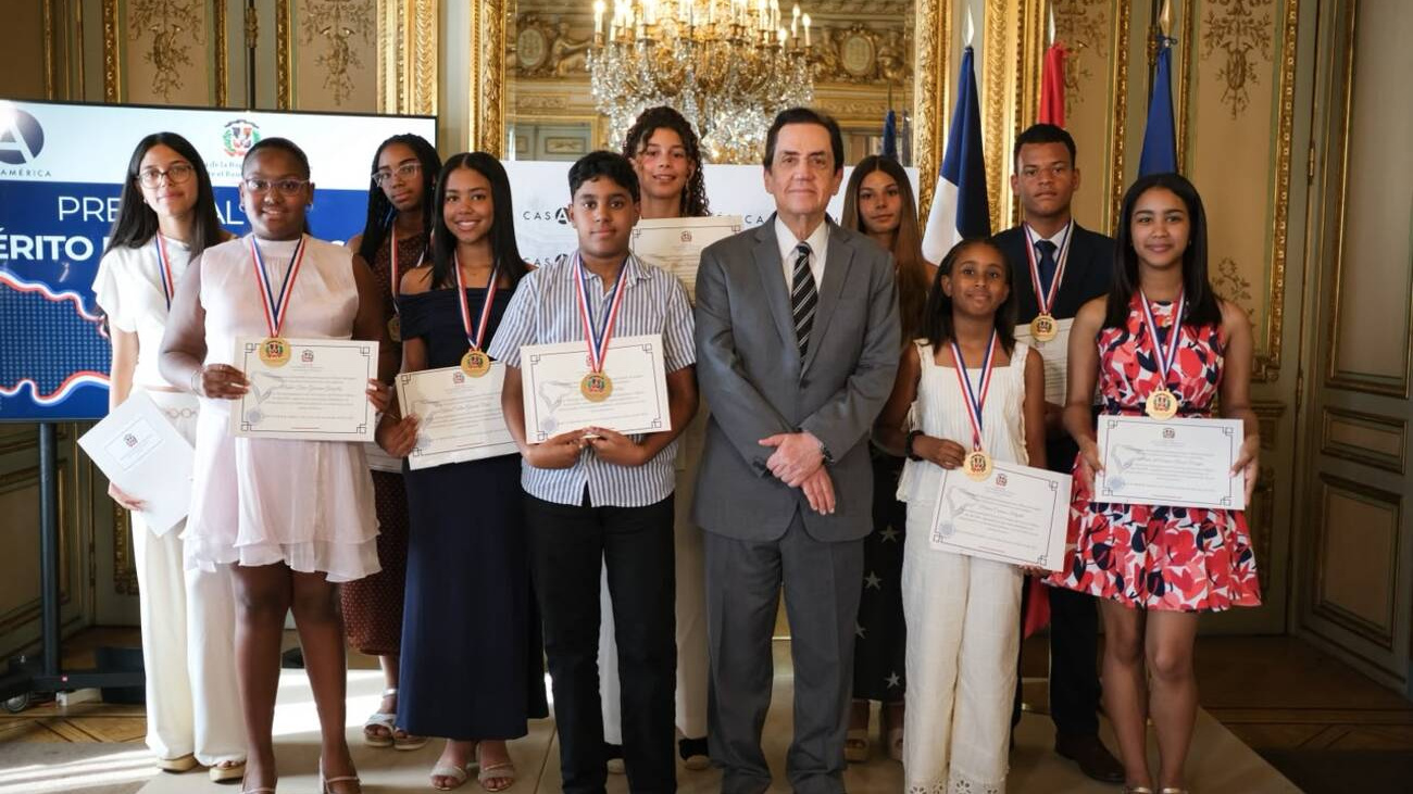 Embajada dominicana en España reconoce a estudiantes destacados con el XVI Premio al Mérito Escolar 2026