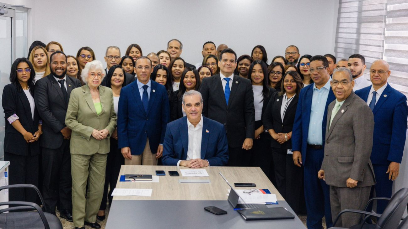 Presidente Abinader reafirma su compromiso con el fortalecimiento de la Unidad Antifraude para elevar la transparencia y el control de los recursos del Estado