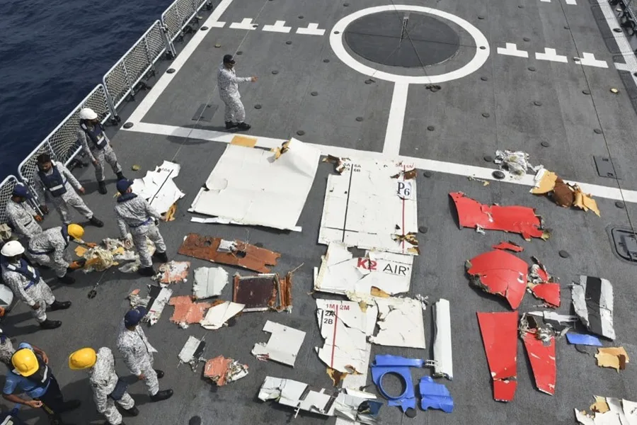 Hallan en el mar los restos del avión de carga desaparecido en Pakistán con cinco tripulantes